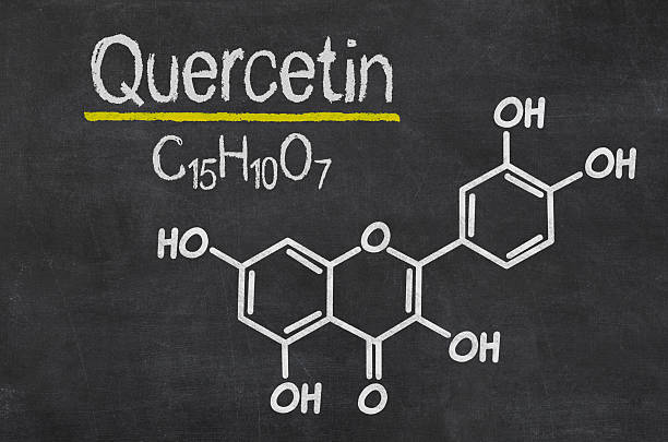 黒板には化学式の quercetin - quercetin ストックフォトと画像