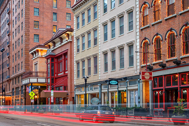 istock Downtown Cincinnati Ohio Colorful Pubs and Restaurants 473434996