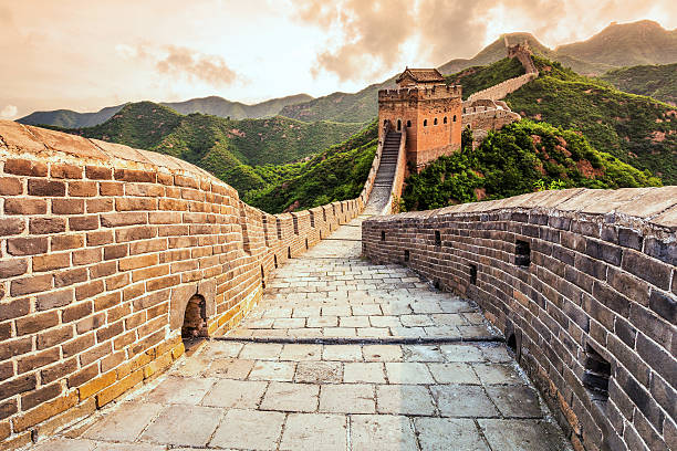 great wall das wahrzeichen von china und peking - poking stock-fotos und bilder