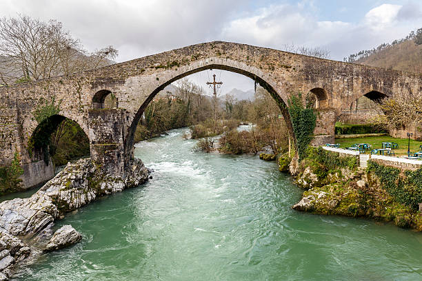 istock Roman stone bridge in Cangas de Onis 473462224