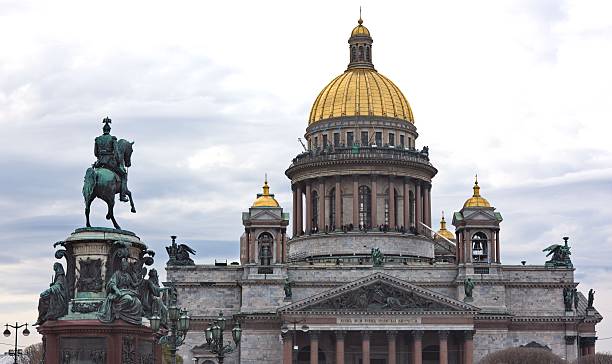 istock Saint Isaac's Cathedral and the Monument to Emperor Nicholas I 473470118