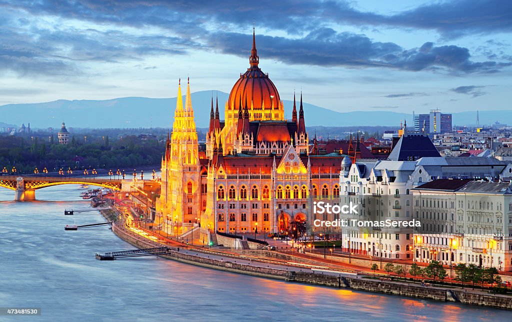 Budapest, Hungría en el Parlamento por la noche - Foto de stock de Budapest libre de derechos