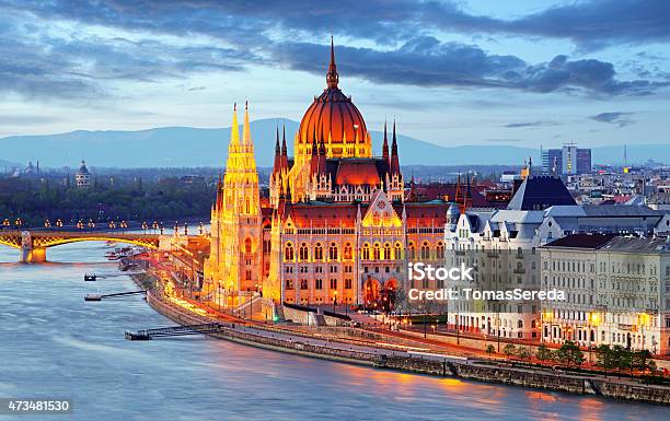 Budapest In Ungheria Il Parlamento A Notte - Fotografie stock e altre immagini di Budapest - Budapest, Ungheria, Fiume Danubio