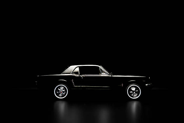  .  Mustang Negro Fotografías de stock, fotos e imágenes libres de derechos