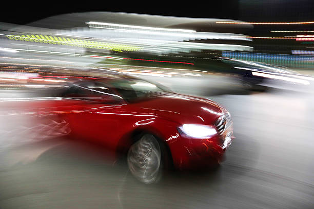 rouge en mouvement rapide en voiture audi - fast motion photos photos et images de collection