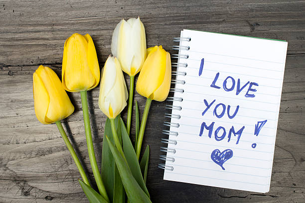 istock tulip bouquet and notepad with words 
