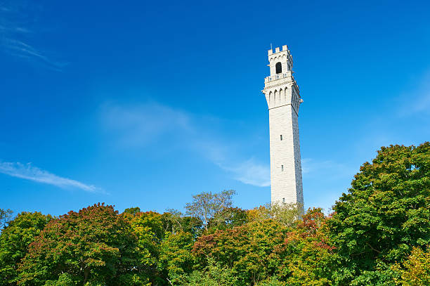 vista o pilgrim monumento de provincetown - peregrino - fotografias e filmes do acervo