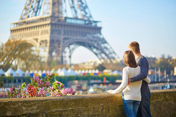istock Young romantic couple in Paris 473518032