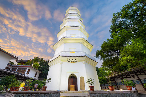 pagoda bianca di fuzhou - fuzhou foto e immagini stock