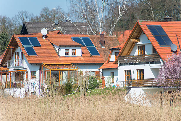 domy z reed w ogrodzie-einfamilienhäuser - detached house semi detached house home interior germany zdjęcia i obrazy z banku zdjęć