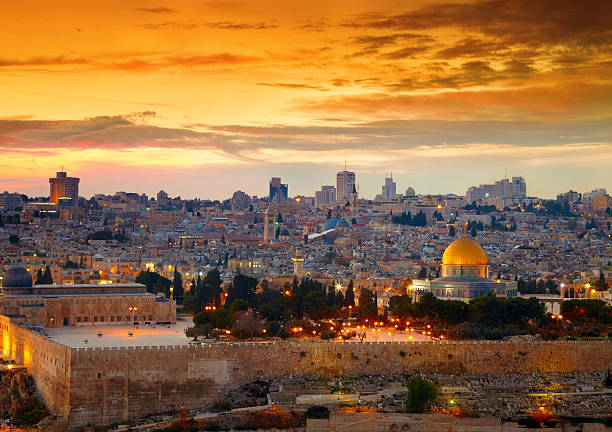 vista a la ciudad de jerusalén antigua ciudad.   israel - jerusalem fotografías e imágenes de stock