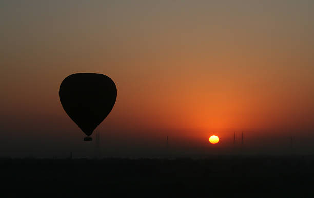 istock Hot air balloon sunrise 473583588