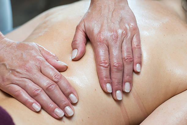 istock oil massage - Rückenmassage 473603122
