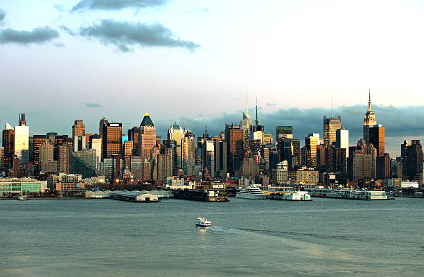 istock Hudson River and Manhattan Skyline 473608740