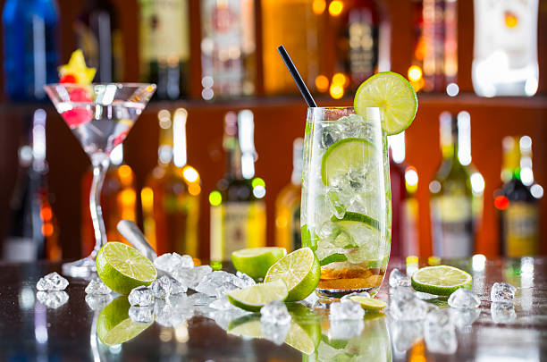 istock Mojito cocktail drink on bar counter 473609340