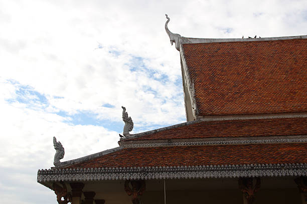 The roofs of this religious site are facsinating with the detail of its sculptures and the vibrance of its colors.