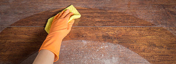 istock Cleaning soiled parquet in gloves 473625850