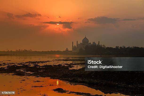 Taj Mahal At Dawn Stock Photo - Download Image Now - 2015, Agra, Asia