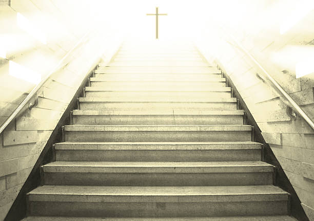 istock Stairs leading up to the cross 473676212