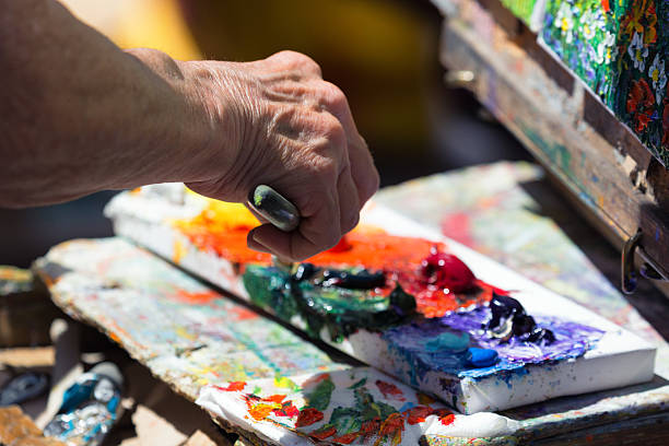 istock Artist and painting 473690544