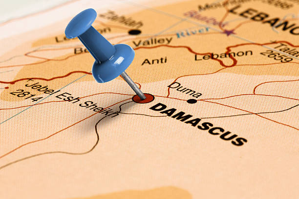 hotel damaskus.   blau pin auf der karte. - syria map cartography damascus stock-fotos und bilder