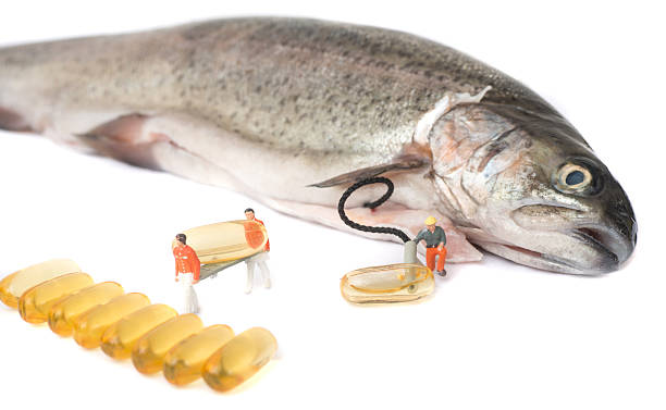 produce omega 3 cápsulas de aceite de pescado - capsule fish oil fish pill fotografías e imágenes de stock