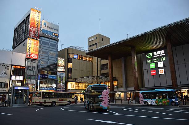 centro de la ciudad de nagano, japón - prefectura de nagano fotografías e imágenes de stock