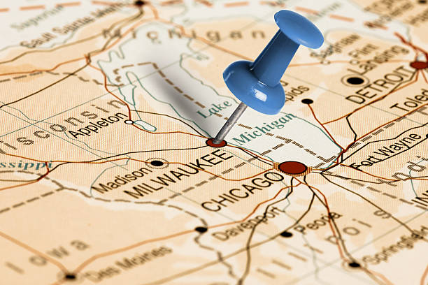 istock Location Milwaukee. Blue pin on the map. 473753402
