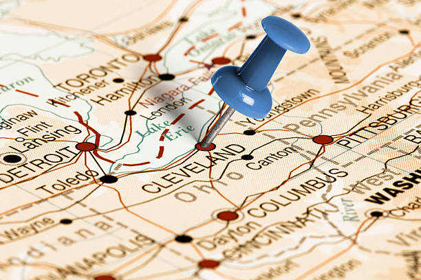 istock Location Cleveland. Blue pin on the map. 473753406