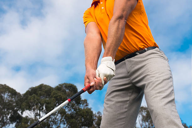 gros plan d'un golf accroche - golf golf swing men professional sport photos et images de collection