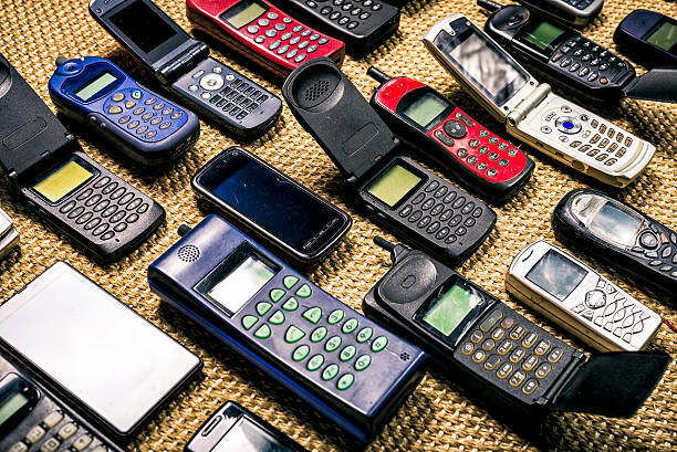 istock old used mobile phones 473789950