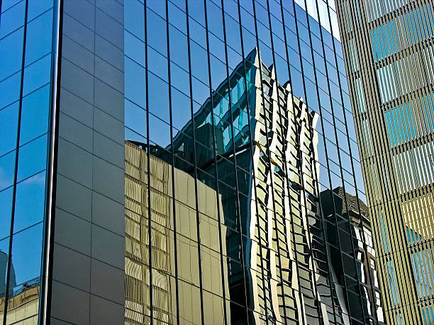 istock Mirroing Business Skyscrapers 473821122