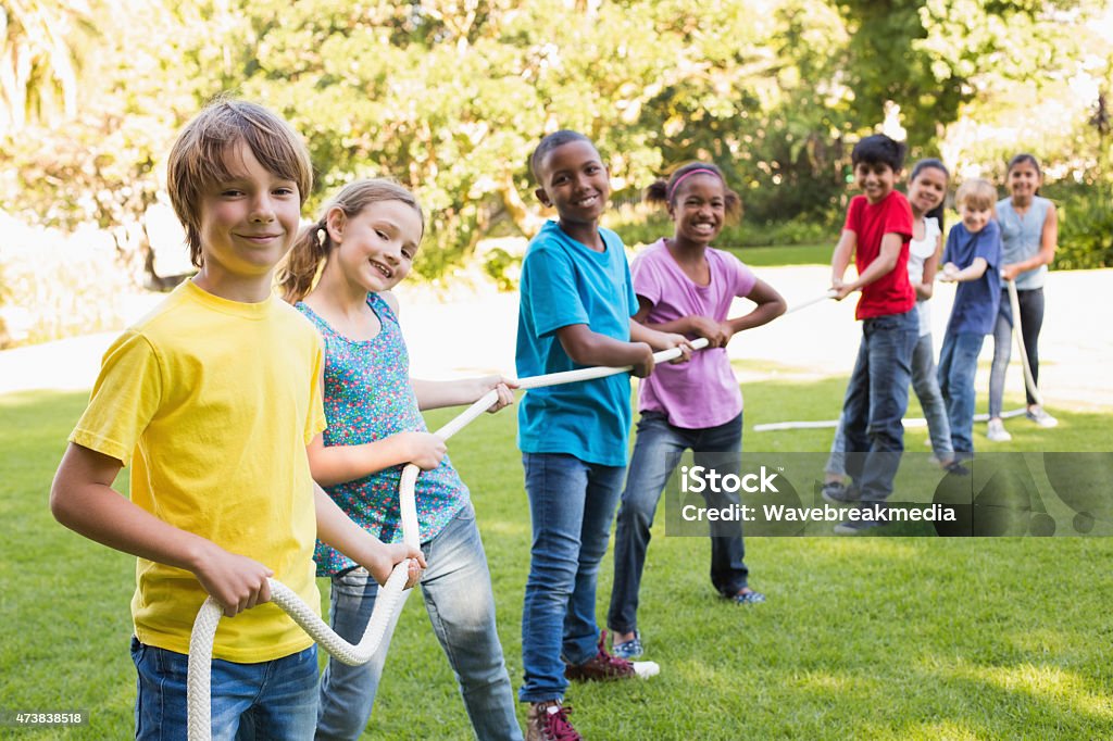 Glückliche Freunde Spielen im park - Lizenzfrei 10-11 Jahre Stock-Foto