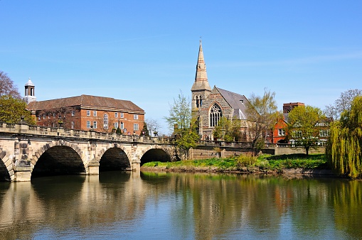 The English Bridge across the River Severn with United Reformed Church to the right hand side, Shrewsbury, Shropshire, England, UK, Western Europe.