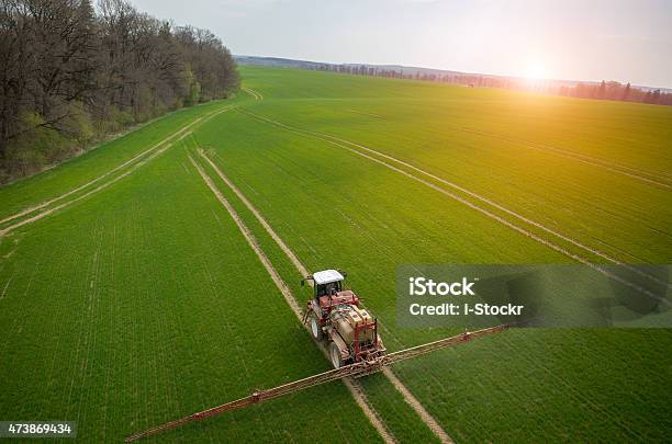 Luftaufnahme Des Traktor Stockfoto und mehr Bilder von Feld - Feld, Dünger, Traktor