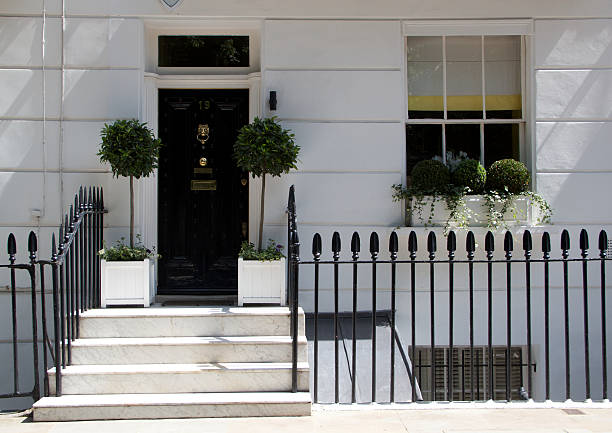istock apartment entrance 473929278