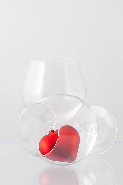 istock Two glasses of wine and red heart 473929325