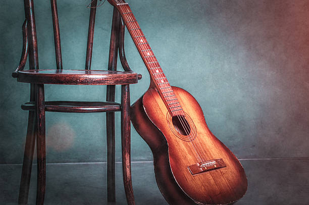 istock Vintage Guitar on grungy background 473936160