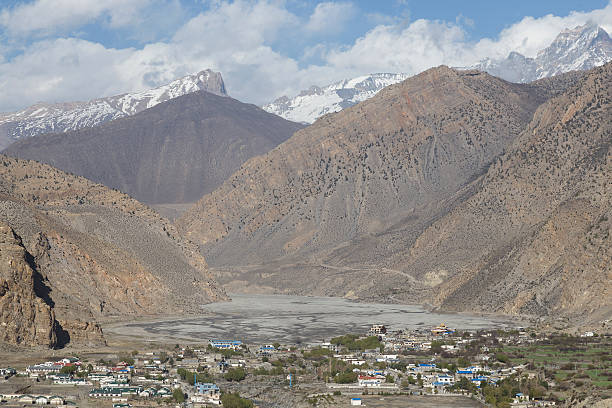 vila de jomsom em lower mustang distric - muktinath - fotografias e filmes do acervo