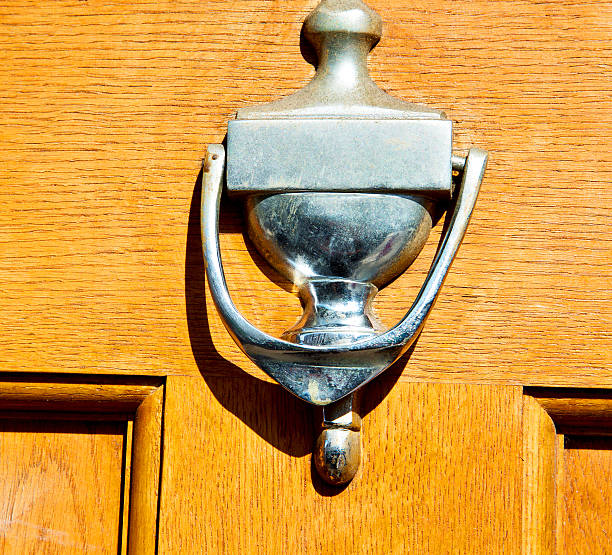 istock handle in london antique brown door 473995122
