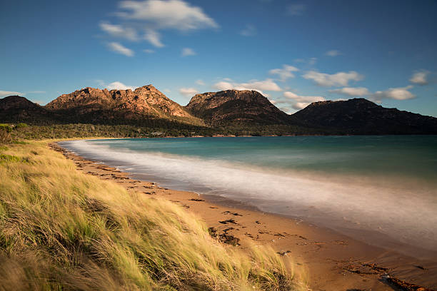 危険範囲 freycinet - freycinet national park ストックフォトと画像