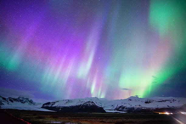 aurora ディスプレイスカフタフェットル、アイスランド - aurora borealis iceland aurora polaris astronomy ストックフォトと画像