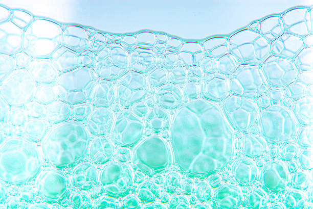 液体石鹸の泡の吹き出し - soap sud bubble textured water ストックフォトと画像