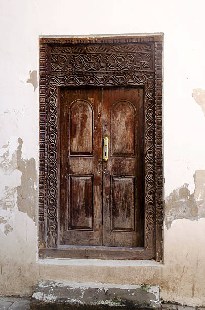 istock Old wooden door 474021489