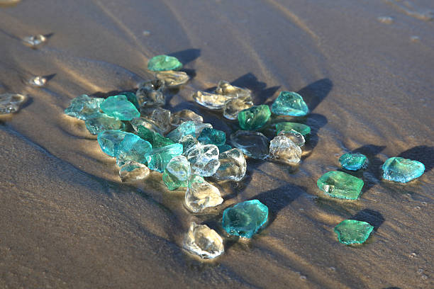 Vidro do mar na areia - foto de acervo