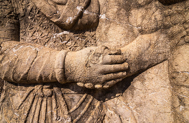 King Mithridates shaking hands with god Herakles King Mithridates shaking hands with god Herakles, Adiyaman, Turkey nemrut dagi stock pictures, royalty-free photos & images