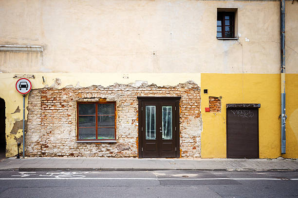 istock Older from of a building that needs repair 474043016