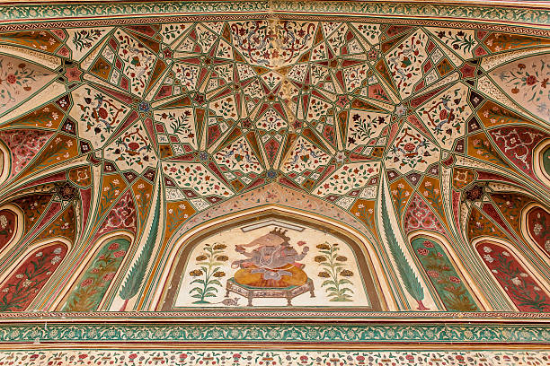 янтарный дворец крупный план - jaipur amber fort column amber palace стоковые фото и изображения