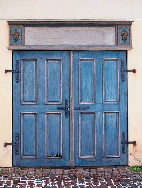 istock Old wooden door 474058481