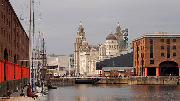 liverpool - albert dock photos et images de collection